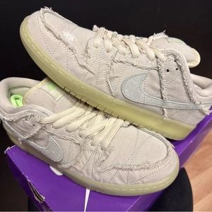 Nike Athletic Shoes in Cream and Light Green Size 9 Excellent Condition (no box)